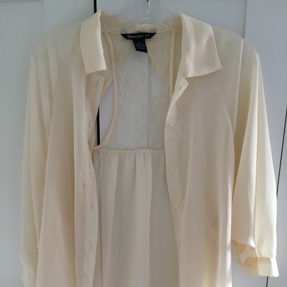 Blouse with lace - Picture 2 of 3